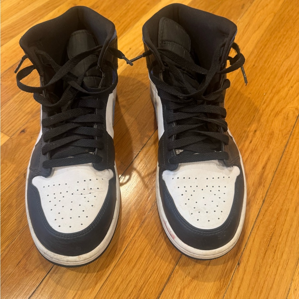 Jordan Black and White Sneakers High-Top Classic